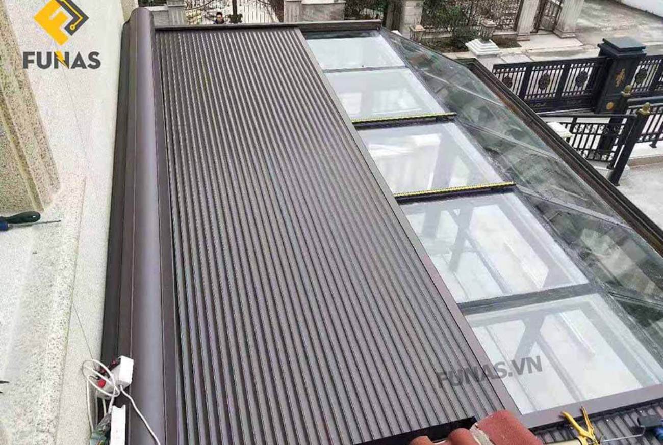 Mái nhôm cuốn ngoài trời tự động